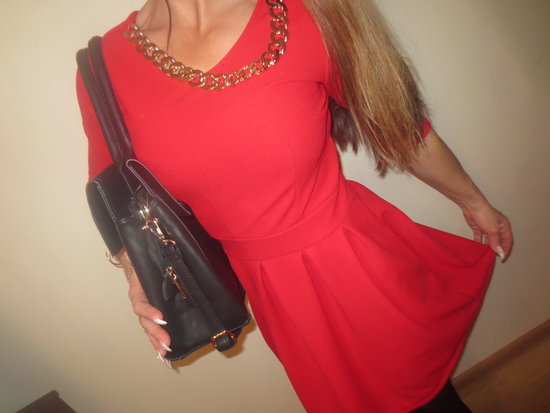 Raudona suknele*