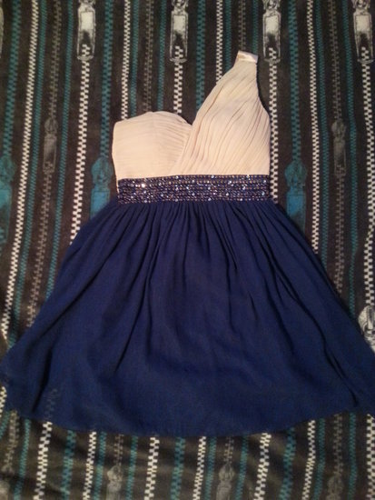 Žavi mėlyna suknelė