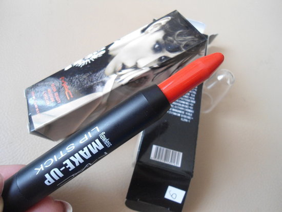 MAC lipstick issukami matiniai lupu dazai