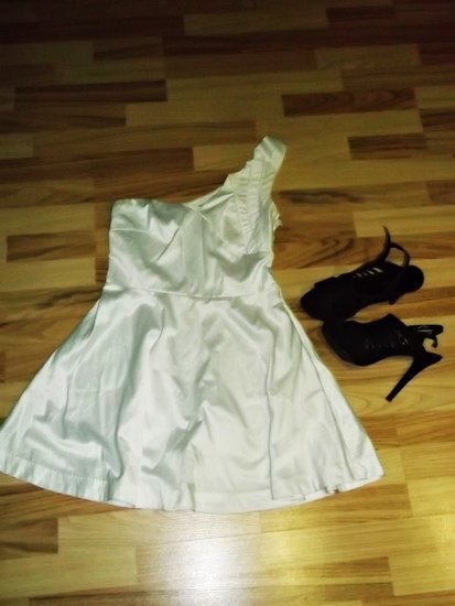 Šilkinė balta suknelė