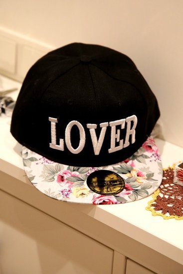 Naujas juodas gelėtas LOVER full cap