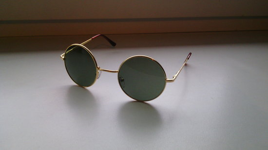 Ovalus auksiniai akinukai