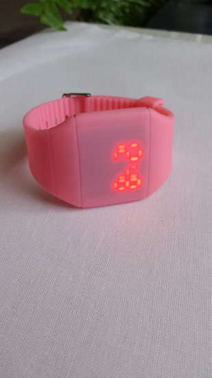 Rožinis moteriškas sportinis laikrodis