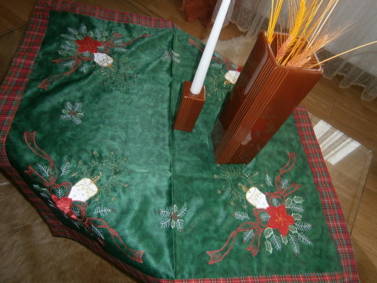 Žaisminga kalėdinė staltiesė