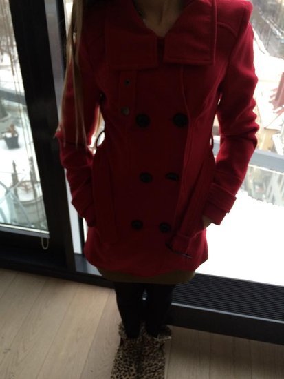 Pavasarinis raudonas stilingas paltukas