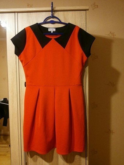 Puiki oranžinė suknelė