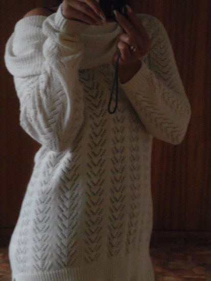 Baltas ilgas megztinis