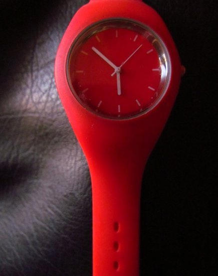 Naujas stilingas paprastas raudonas laikrodukas