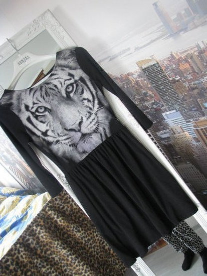 Suknelė su tigru