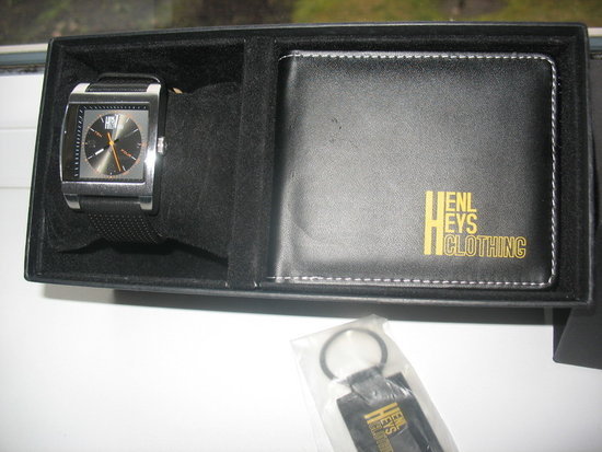 Firminis laikrodis,pinigine ir raktu pakabukas 