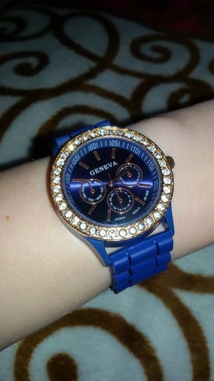 Tamsiai mėlynas laikrodis