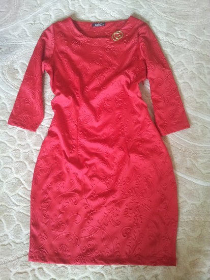 Raudona suknele!
