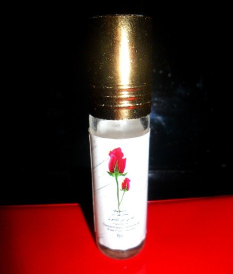 Rytietiškas rožių aliejiniai kvepalai kvepaliukai