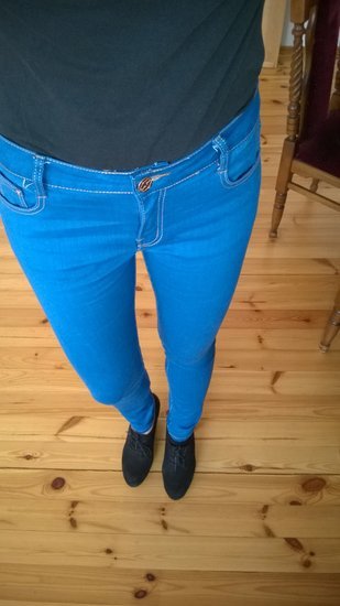 Tamprūs mėlyni džinsai
