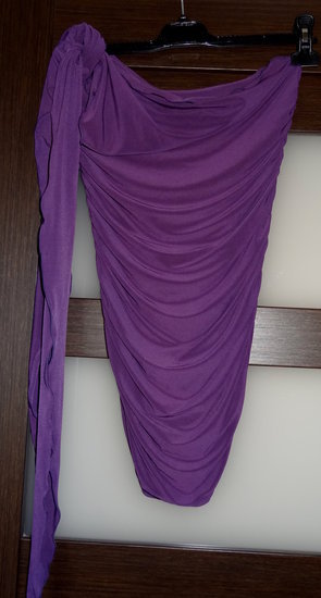 violetinė mini suknelė