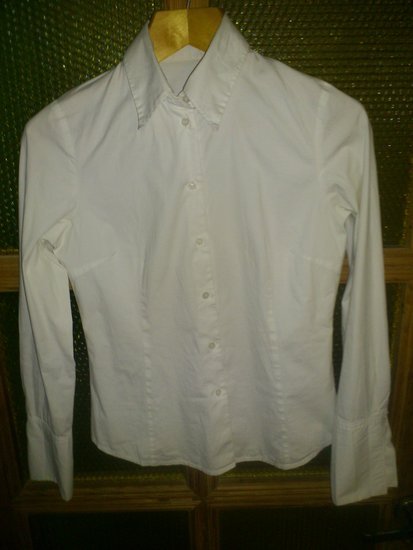 Paprasti, balti marškinukai 