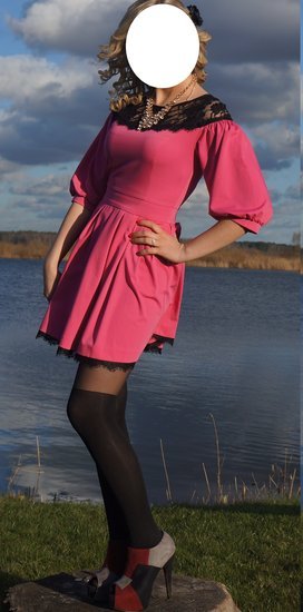 Ryški rožinė suknelė