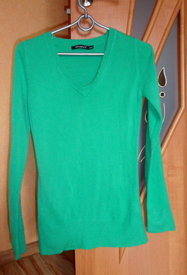 žalias megztinis v formos