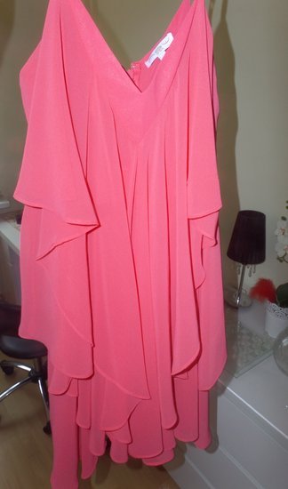 Koralines spalvos laisva suknele :)