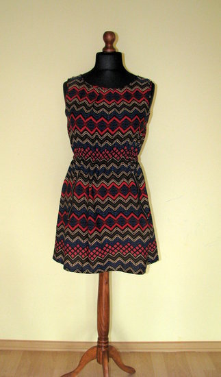 Dryžuota suknelė-tunika su guma per liemenį