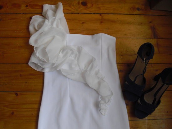 Balta puošni suknelė