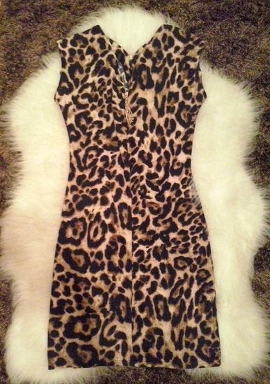 Aptempta leopardinė suknelė