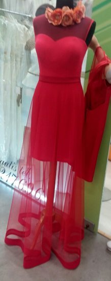 Nuomoju išskirtinę raudoną suknelę