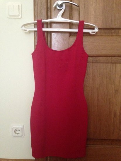 Raudona, vasariška suknelė