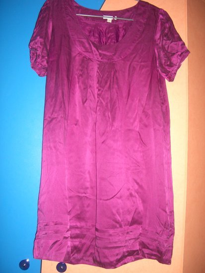 violetinė trumpa suknelė