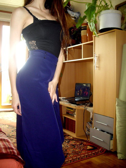 Ilgas, lengvas, mėlynas sijonas