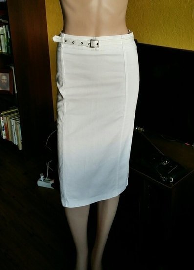Baltas vasariškas sijonas