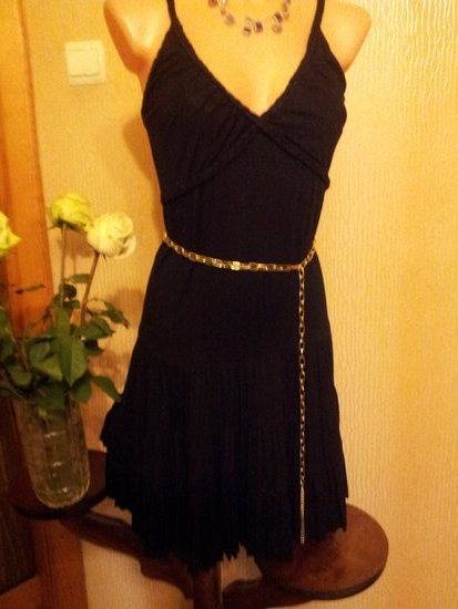 Ryskiai juoda, grazute suknele