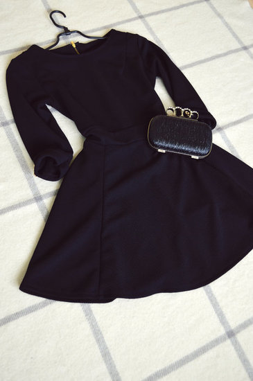 Nauja juoda suknutė 