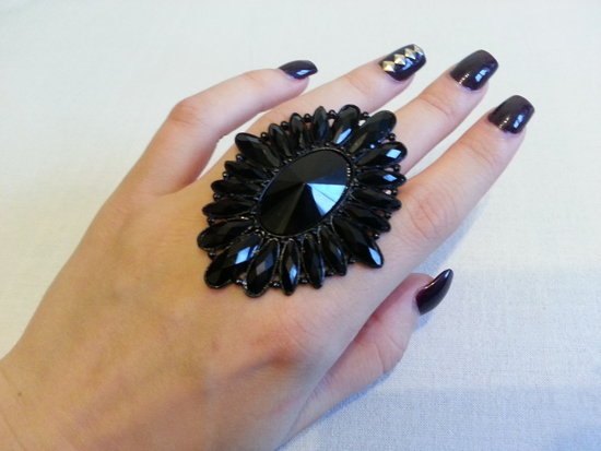 Didelis juodas žiedas
