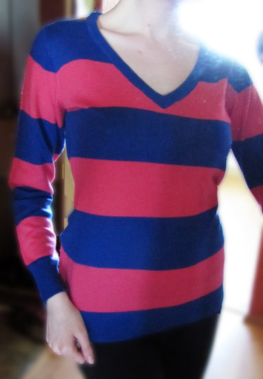 Dryžuotas mėlynai/rožinis megztinis 