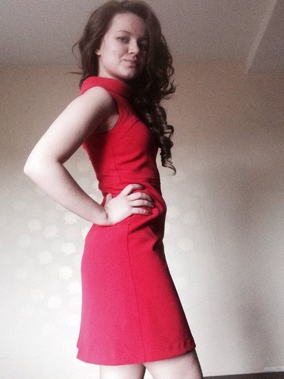 grazi raudona suknele