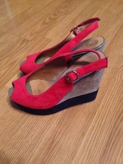 Raudoni miomio batai 