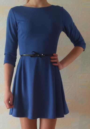 Mėlyna trumpa suknelė