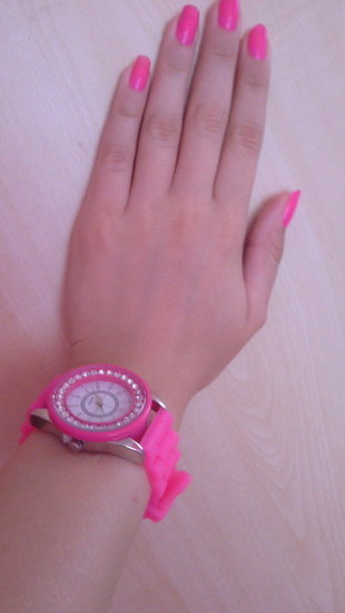 rožinis laikrodis