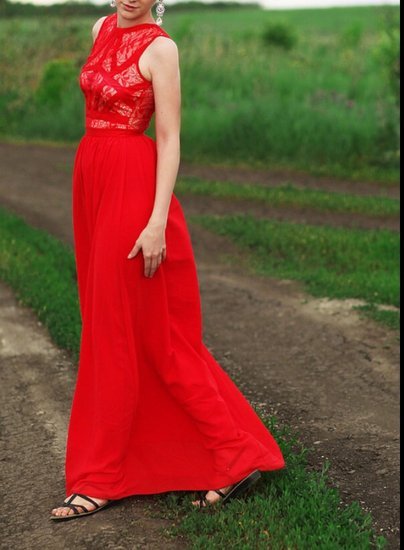 Brabangi raudona suknele