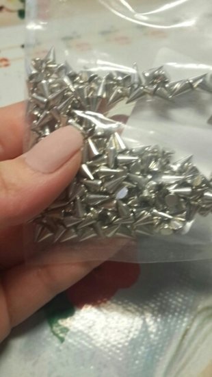 naujos kniedės nagams sidabro spalvos