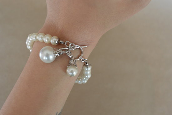 Klasikinė baltų perlų apyrankė