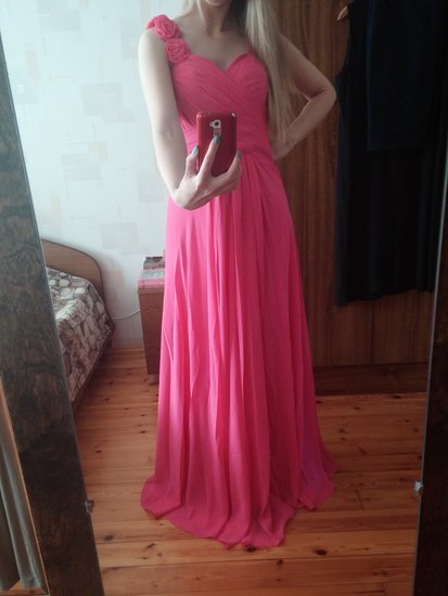 ilga rožinė suknelė