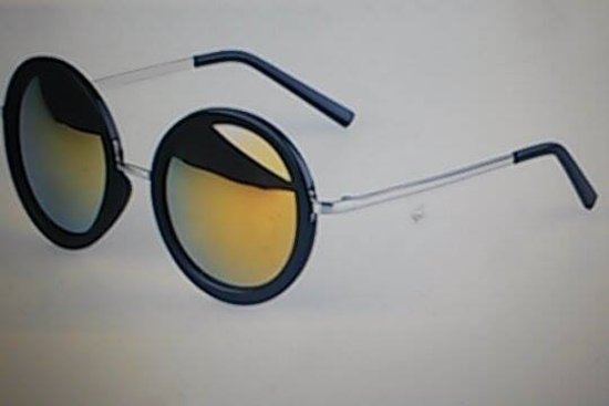 Nerealūs, stilingi, spalvoto stiklo akiniai