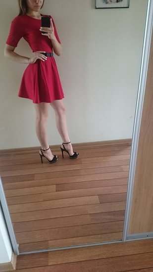 Žavi raudona suknutė