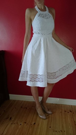 Balta proginė suknelė