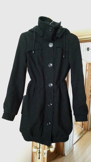 Juodas žieminis/rudeninis paltas