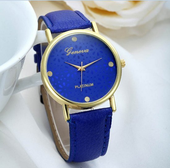 Mėlynas naujas gražus laikrodis