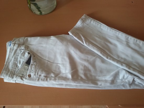 Balti vasariniai džinsai