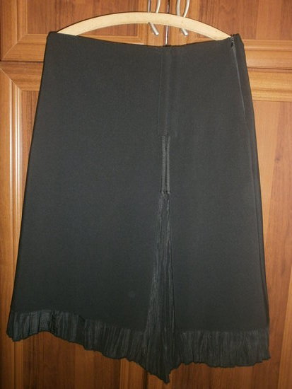 Juodas puosnus sijonas